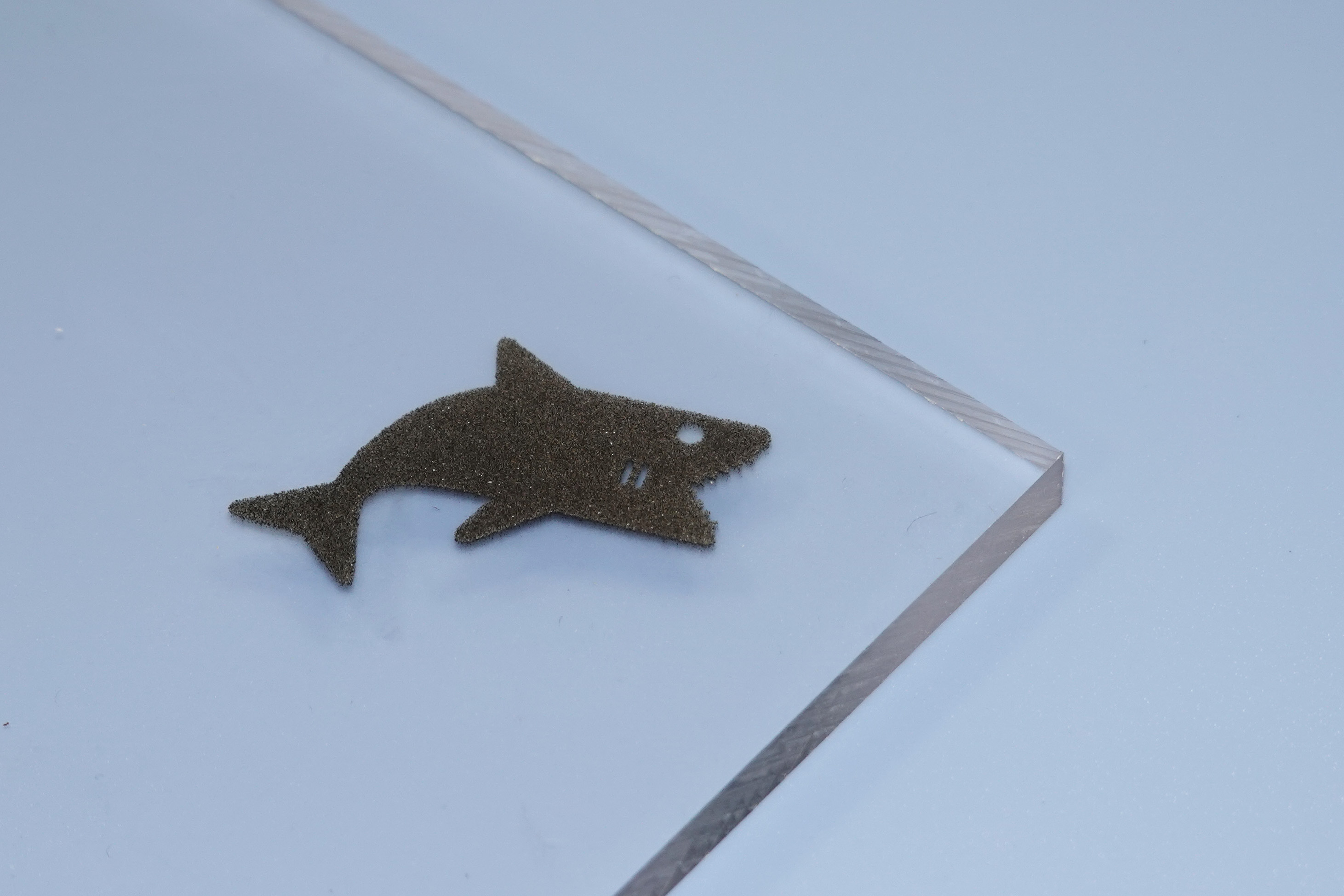 ファイバーレーザー事例：ポリカーボネート